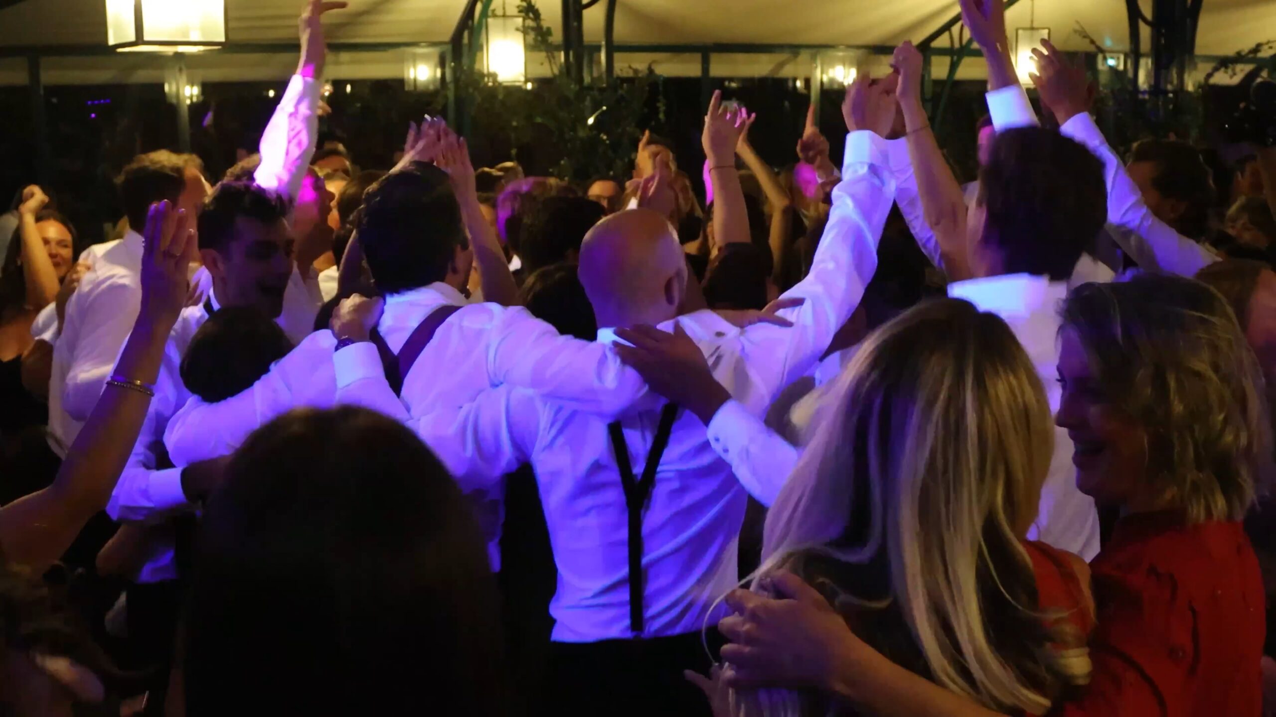 5 Problems with Wedding DJs (And How to Avoid Them) 1 problems with wedding djs