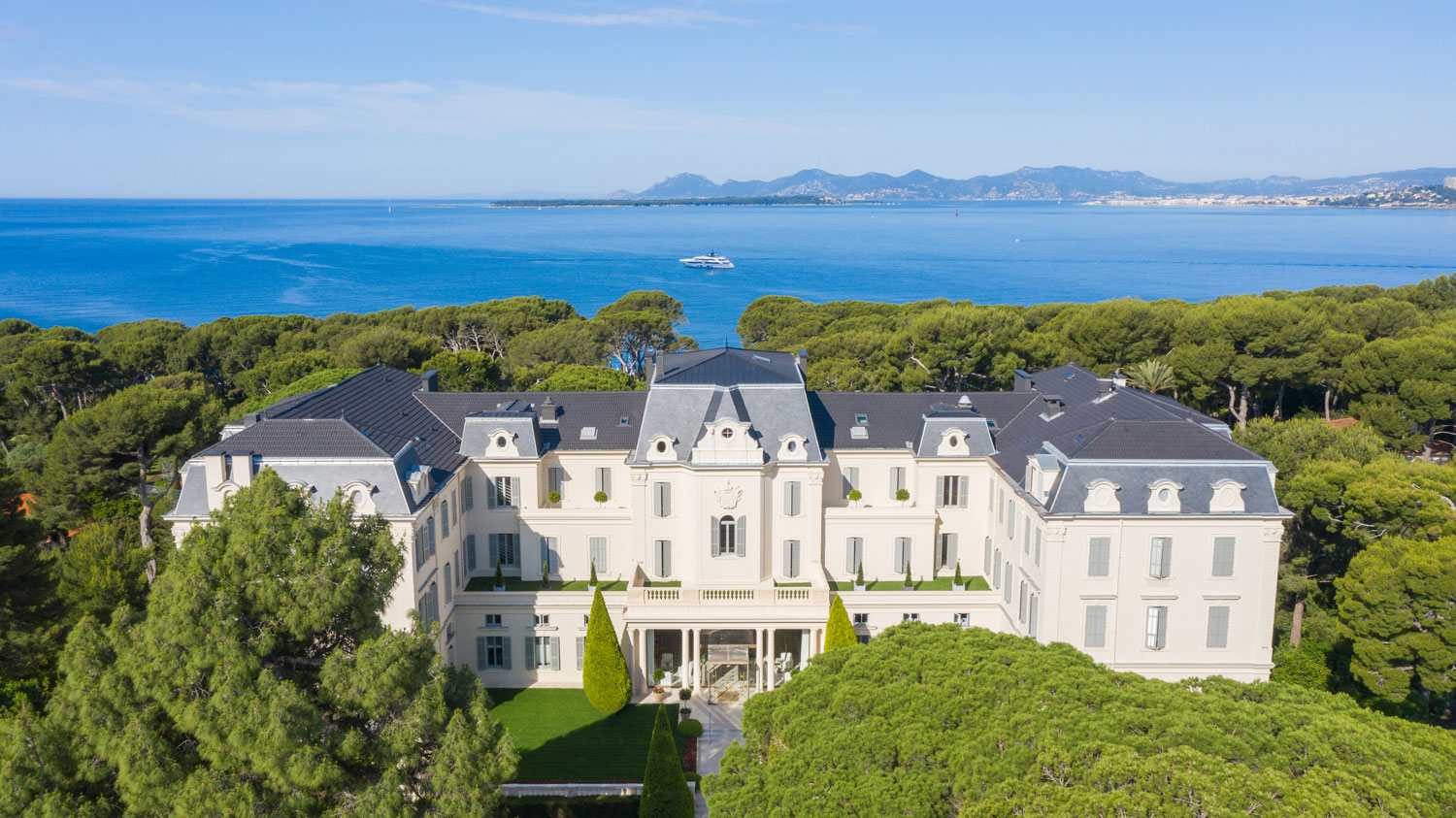Club DJ vs. Wedding DJ 2 Djs for Hire South Of France Hotel du Cap Eden Roc